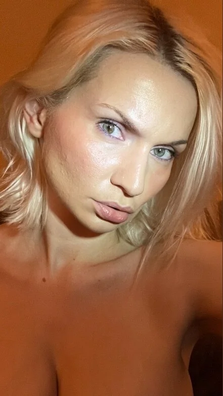 Zoie B (Topless Gaming & Nudes) - OnlyFans Creator Profile Picture